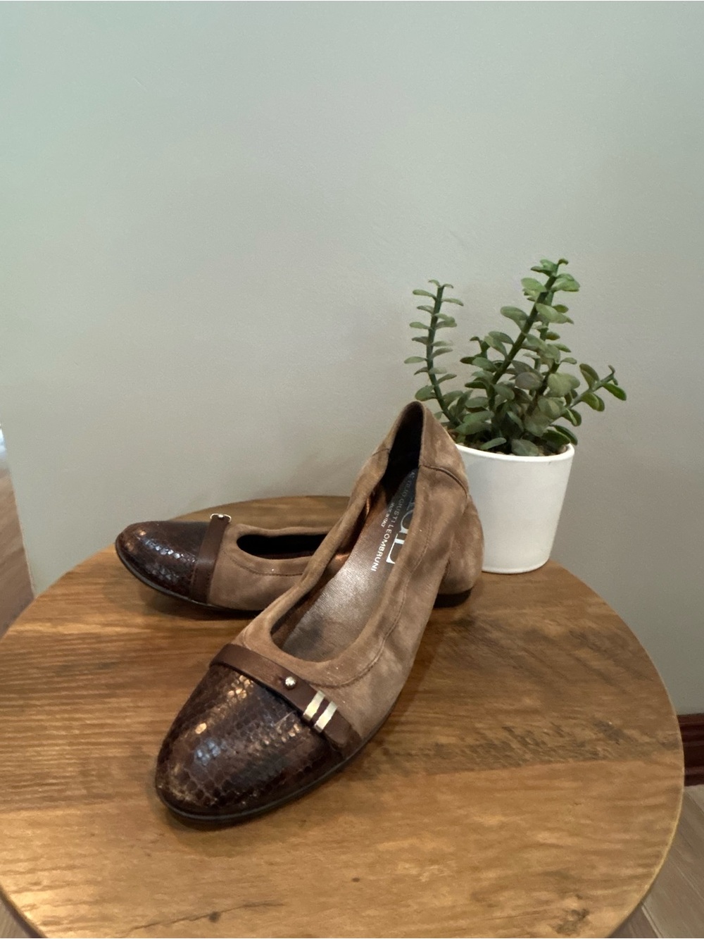AGL Attilio Giusti Leombruni Taupe Suede Snakeskin Cap Toe Flats 37.5